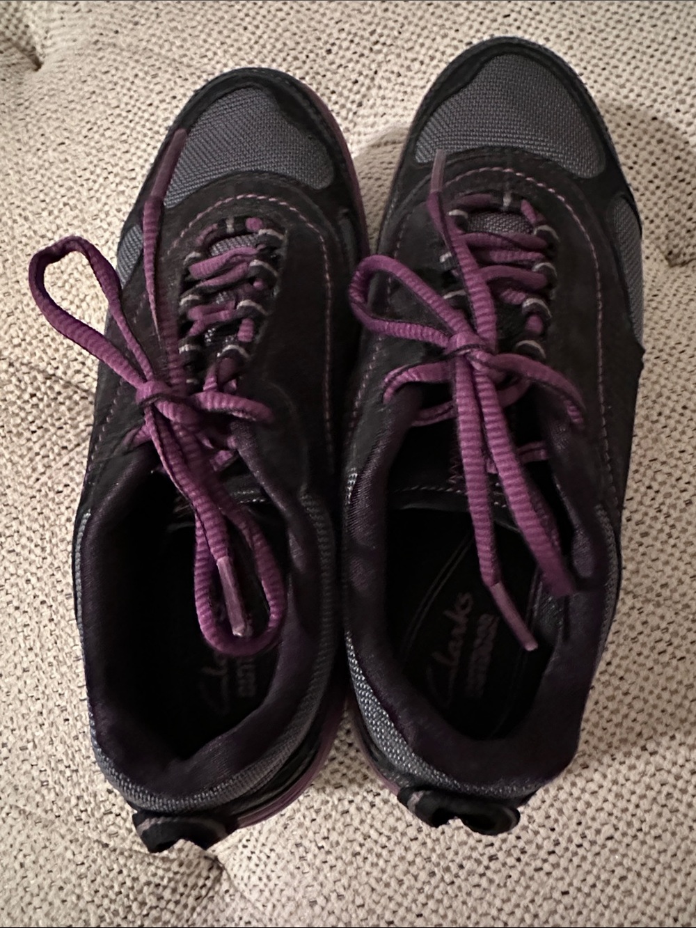 Clarks Black Athletic Walking Shoes with Purple Laces